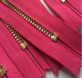 服裝拉鏈一站式解決方案 從定制到批量生產(chǎn)的全方位服務(wù)