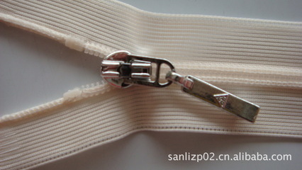 安徽尼龍拉鏈碼裝 中國(guó)拉鏈?zhǔn)笃放浦x，三力拉鏈暢銷海內(nèi)外